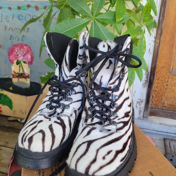 Authentic Prada Ankle boots - Picture 7 of 7